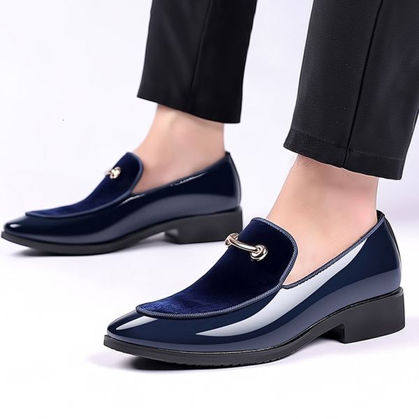 Chaussures habillées hommes pour la fête chaussure vernie noire élégante italienne sans lacet mocassins mâle grande taille bout pointu velours 230905