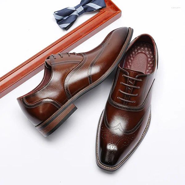 Chaussures habillées hommes en cuir véritable britannique vintage sculpture Wingtips Brogues Slip sur des appartements italiens pour le luxe