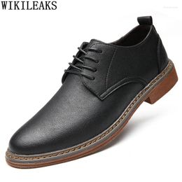 Chaussures habillées Men Bureau en cuir 2024 Oxford formel pour le costume d'affaires de mariage los zapatos de hombres