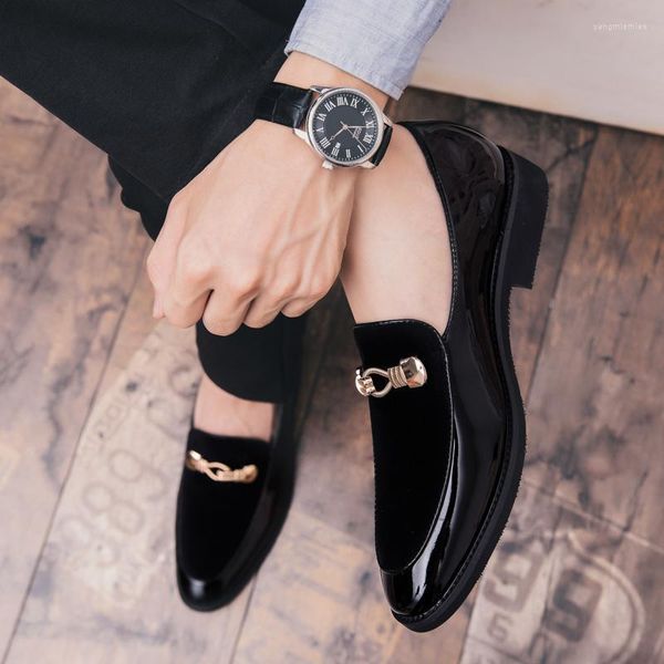 Zapatos de vestir hombres mocasadores de terciopelo cuero elegante resbalón para hombres con traje de moda hecha a mano de moda