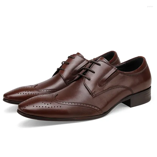 Robe chaussures hommes d'affaires homme dentelle mariage cuir faire des vêtements de cérémonie amour version européenne sculpté pointu