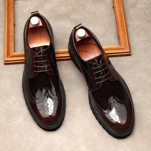 Zapatos de vestir patente de cuero tallado para hombres color de boda de alto grado tamaño 45 estilo oxford