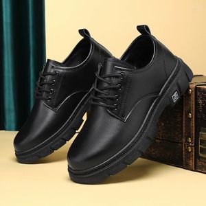 Robe chaussures hommes cuir 2023 automne britannique grande tête décontracté vêtements d'affaires noirs garçons fond souple élégant