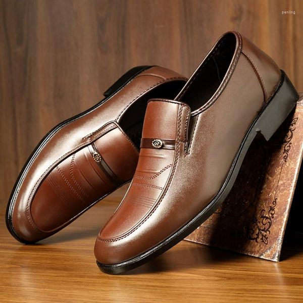 Zapatos de vestir de cuero para hombres, zapatos de charol informales de negocios, parte inferior suave transpirable, papá de mediana edad y ancianos para hombres