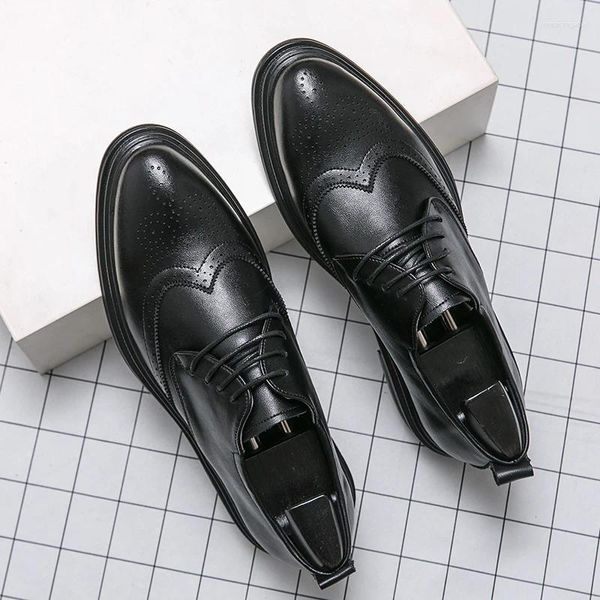 Chaussures habillées en cuir masculin confortable sans glissement.