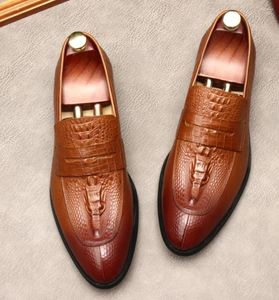 Chaussures habillées hommes en cuir gaufré pointu respirant couvre-pied hommes affaires décontracté version européenne de l'homme