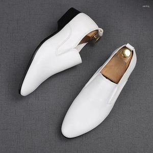 Chaussures habillées Hommes Cuir Mâle Luxe Designer Blanc Noir Penny Mocassins Mariage Bal Homecoming Chaussures Zapatos Hombre