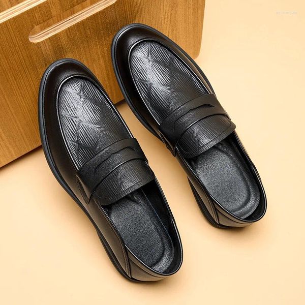 Chaussures habillées en cuir masculin Slip-on confortable résistant à l'usure non glissée Business Wild Model Wild Spring and Automne Push