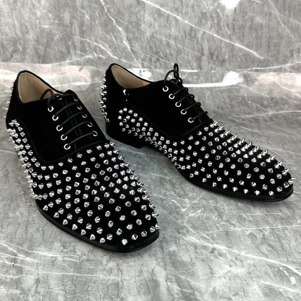 Zapatos de vestir Mocasines para hombres Gamuza negra Remache plateado Boda de cuero genuino para hombres Pisos casuales Oficina Ocio Picos