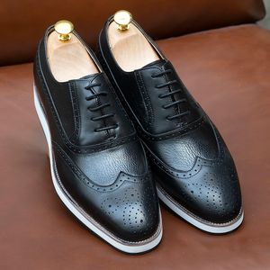 Dress Shoes Heren Oxford Real Leather Classic Wing Tip Toe Laceup Sneakers Handmade Comfortabele casual voor Men Business Office 230814