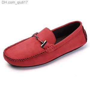 Chaussures habillées Chaussures en daim pour hommes semelles souples chaussures plates confortables pour hommes utilisées pour le travail et les loisirs chaussures chaussures décontractées pour hommes rouges à la mode chaussures de conduite Z230802