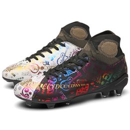 Chaussures habillées Hommes Bottes de football bicolores Noir et blanc Ing Upper High-Top Soccer Crampons de haute qualité Arrivée 221125 GAI GAI GAI