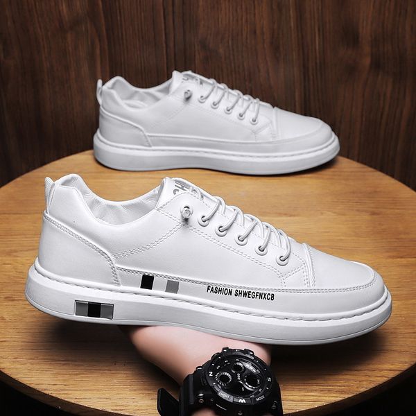 Robe chaussures hommes blanc 2023 respirant version coréenne baskets mâle tendance chaussures sport décontracté confort mocassins Zapatillas Hombre 230322