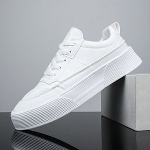 Chaussures habillées hommes chaussures blanches en cuir baskets décontractées tendance chaussures à plate-forme chaussures vulcanisées confortables pour hommes blanc Tenis Masculinos 230925