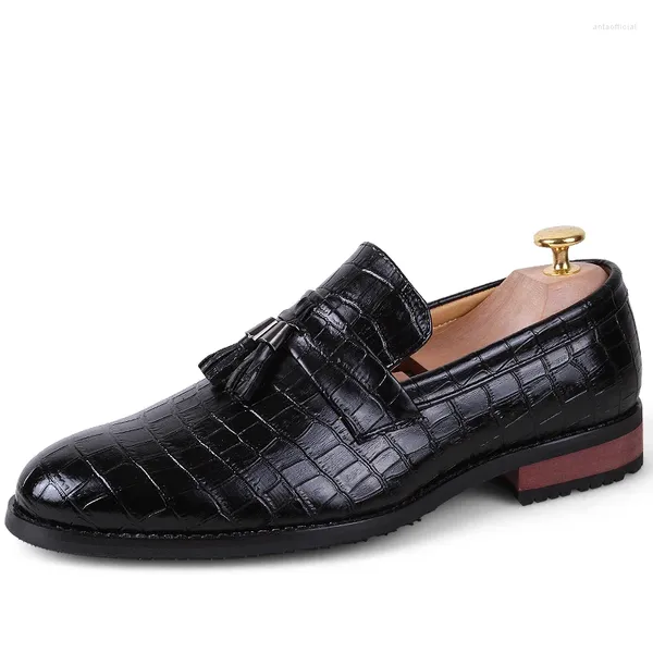 Zapatos de vestir Hombres Invierno Moda italiana Piel de serpiente Brogue Cuero Oxford Borla Resbalón en punta puntiaguda Diseñador Masculino Formal Calzado fresco