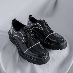 Dress Shoes Heren Patent Leather Business Casual Vintage Lace Up Flats Low Top Luxe Male Formele Chaussure Homme Zapatos 220913