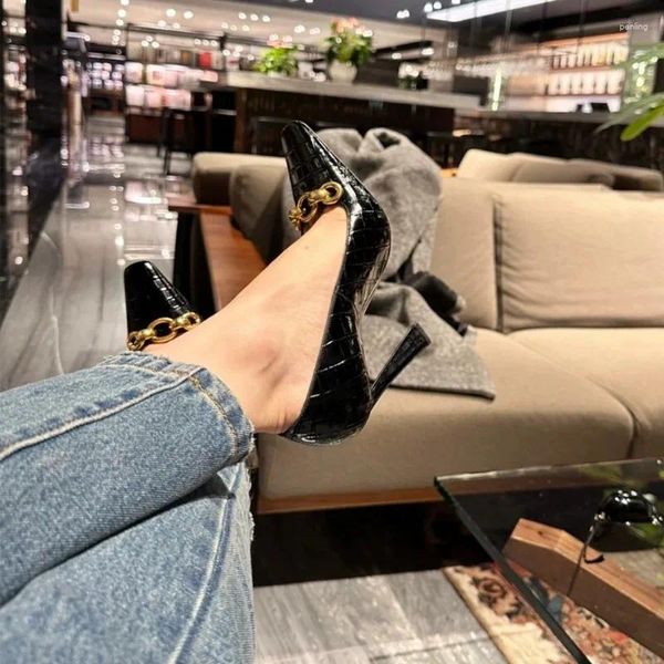 Zapatos de vestir Decoración de metal Bombas de estilete Punta cuadrada Elegante Tacones altos Cuero suave brillante Mujeres Negro Trabajo profesional Zapato