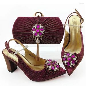 Chaussures habillées La plupart des femmes magenta pompes avec un style de sac à main africain de style cristal QSL019 talon 9cm