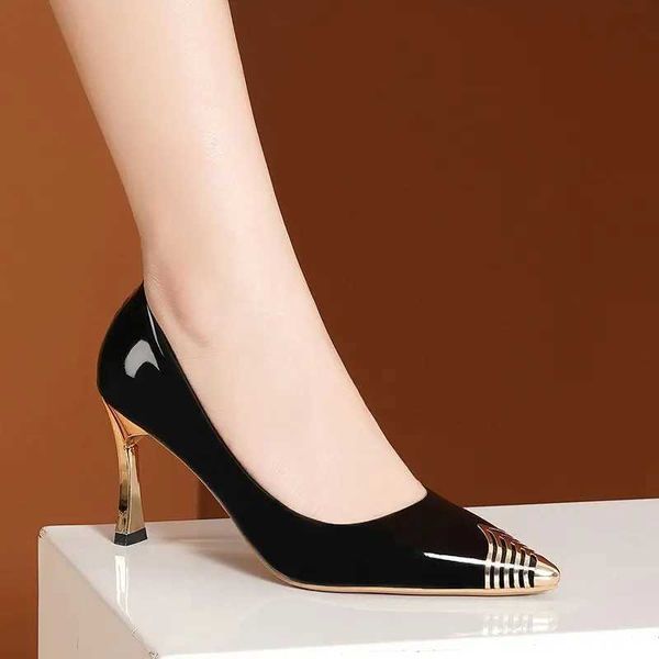 Chaussures habillées Nouveau en noir tête spéciale modèle en spirale mode femmes chaussures pointues talon fin mariage talons hauts banquet discothèque avec des chaussures