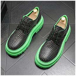 Chaussures habillées Nouvelles créateurs de marque de luxe Black Green Rivet Punk Rock Lace Up Plateforme Chaussures décontractées pour hommes Loafers Sport Walking Sneaker
