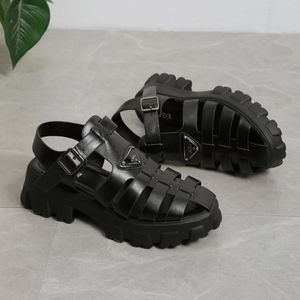 Jurk Schoenen Nieuwe Luxe Amerikaanse designer Slipper Zomer Merk Desinger PU leer Damessandaal Casual Slides Outdoor Vrouwelijke Slippers 231011