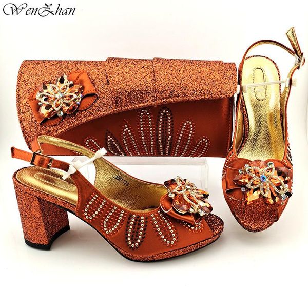 Zapatos de vestir Nice Italian Lady Tacones altos y bolsa Set Mujeres africanas a juego con cristal brillante para fiesta 8.5 cm B15-31