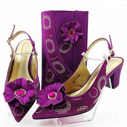 Kleding schoenen mooi uitziende magenta bloemstijl vrouwelijke pompen met grote kristallen decoratie Afrikaanse match handtas set mm1101 hiel 7cm