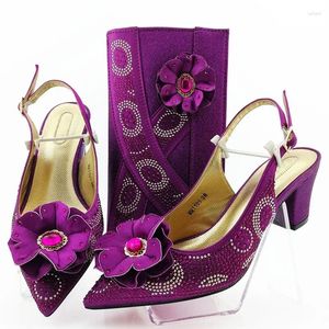 Zapatos de vestir bonitos de estilo magenta de flores bombas con decoración de cristal grande juego de bolsos africanos MM1101 tacón 7cm