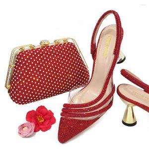 Chaussures habillées Nigeria Party Talons Ensemble Couleur Rouge Dames et sac Mode Nigériane Mini Sacs Talon Moyen Pointu