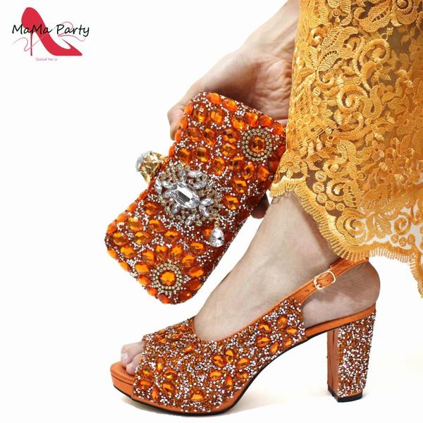 Zapatos de vestir mujeres y bolsas nigerianas en color naranja 2024 Ins Sweet Style Diseño especial con cristal brillante para la parte de la boda