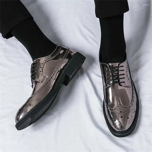 Chaussures habillées en cuir normal Brogues hommes marques talons pour robes hommes baskets chaussures de sport modèles décontracté prix abordable