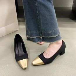 Chaussures habillées de bureau de bureau talon carré Toe Ladies chaussures avec des talons moyens chunkys noirs jeunes élégants en vente élégante 39
