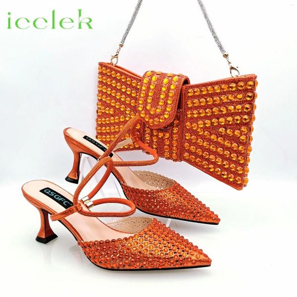 Zapatos de vestir Color naranja Alta calidad Punta puntiaguda Sandalias para mujer Conjunto de bolso a juego para las mujeres nigerianas Fiesta de boda