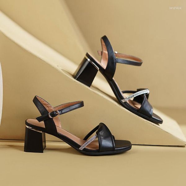 Chaussures habillées surdimensionnées grande taille grands orteils carrés sandales de mode avec talons tendance simple et élégante