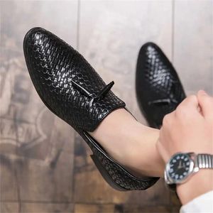Geklede schoenen Oversize maat 48 Bruiloft voor heren Hakken Heren Dressing Sneakers Sport Loafersy S Krasovka Trends