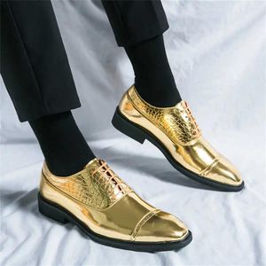 Dress Shoes Party Stakers For Men Heels Tennis Niños para hombres Elegantes deportes elegantes Marcas famosas Genuine Brand Kit