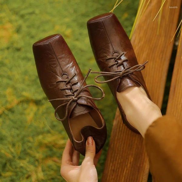 Chaussures habillées en cuir breveté à lacets orteils carrés talons grosous