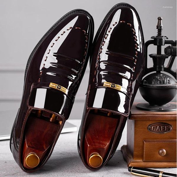Chaussures habillées en cuir breveté Men classique Forme pour le travail de bureau Oxfords Business