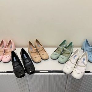 Chaussures habillées Escarpins en cuir verni élégant triangle d'été sandales en cuir brossé chaussures pour femmes pompe à bride arrière chaussures de luxe femmes talons hauts fête mariage 2.3 01