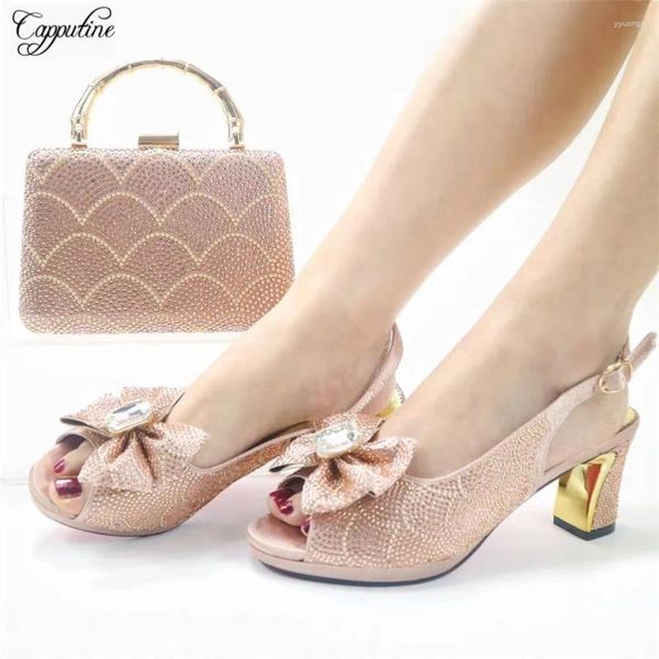 Zapatos de vestir sandalias y bolsas de bolos de dura