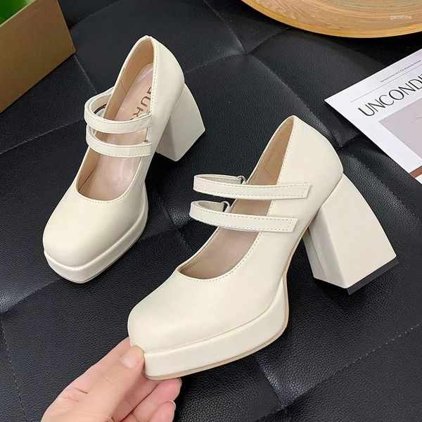 Chaussures habillées Petite bande de magie blanche de la femme High Heels confortable talon épais Mary Jane Style pas de pieds fatigués 2024