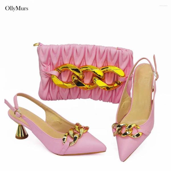 Chaussures de robe couleur rose dames avec des fleurs de style sac de style set africain femme talons hauts et pour le mariage