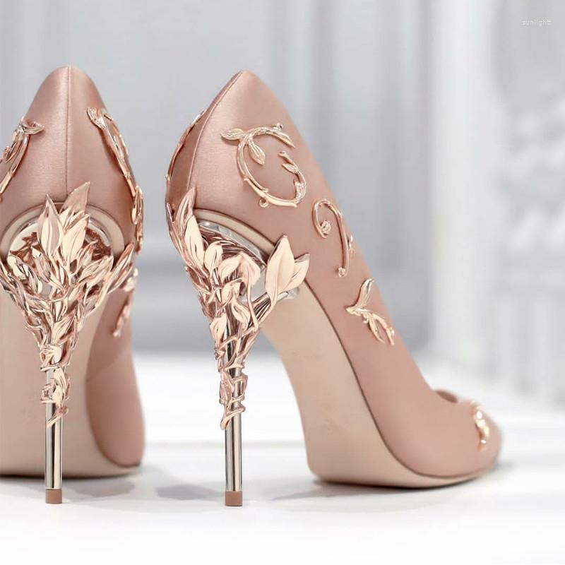 Elbise ayakkabıları pembe sivri uçlu kadın pompalar 9cm yüksek topuklu saten tasarımcı garip topuk bayanlar düğün seksi metal dekor stiletto