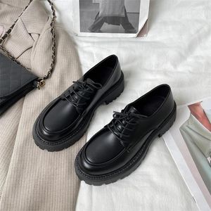 Dress Shoes Platform Japanned Leathermatte veter oxfords vrouwen Britse madeliefje low-top sneakers klimplanten rond teen papa vrouw