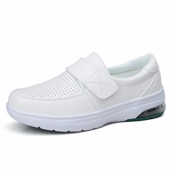 Zapatos de vestir Plataforma Zapato blanco Casual Cómodo Luz Enfermera Trabajo Moda Resbalón en mocasines antideslizantes Chaussure Femme 230307