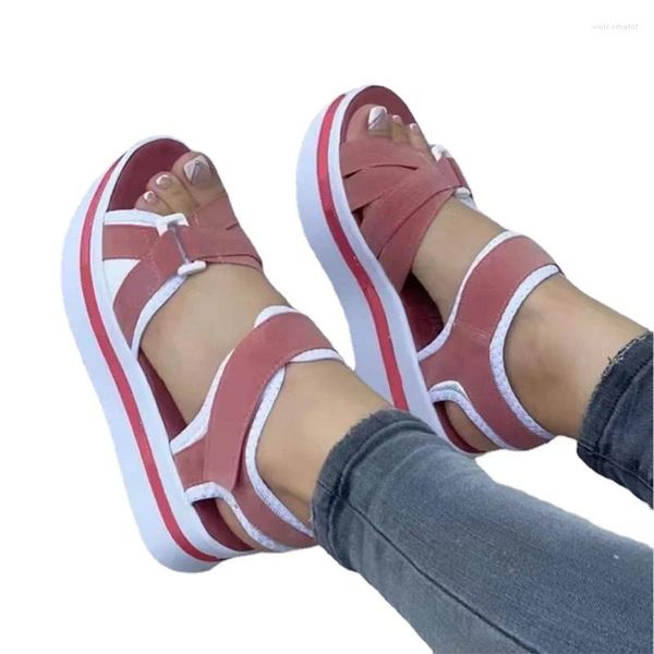 Chaussures habillées plus taille des sandales d'été pour femmes 2024 Comfort Casual Sport épais muffins Romans Femmes Plateforme de coin plage