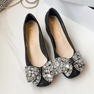 Dress Shoes Plus Size35-43 Vrouwen Pumps Bling Crystal Diamonds Bow Knoop Med Hiel Dikke Hoge Heel Vrouwelijk trouwfeestje
