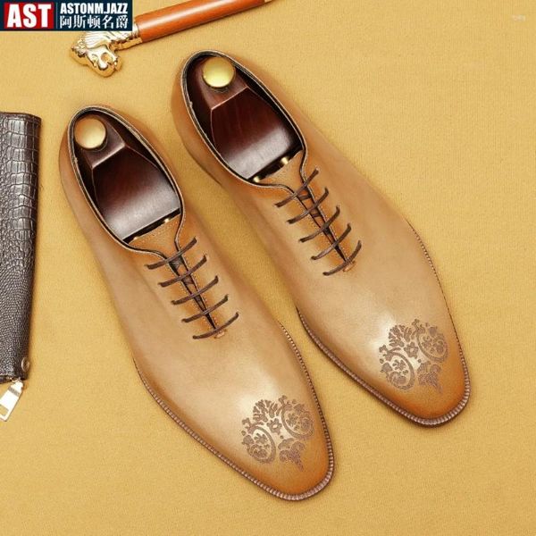 Zapatos de vestir hombres de cuero puntiagudo de estilo inglés genuino negocio tallado oxford italiano hecho a mano de boda