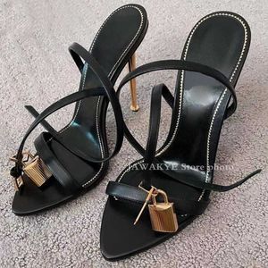 Dress Shoes Pointy Open teen Gladiatus Hoge hak sandalen vrouw metalen hanger ontwerp Stiletto zomer sexy luxe feest Mujer 221201