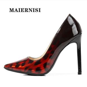 Chaussures habillées Pompes Grande Taille Femmes Automne Super Talons Hauts Défilé De Mode Peinture Imprimé Léopard Brillant Talon Mince Et Pointe Pointue H240325